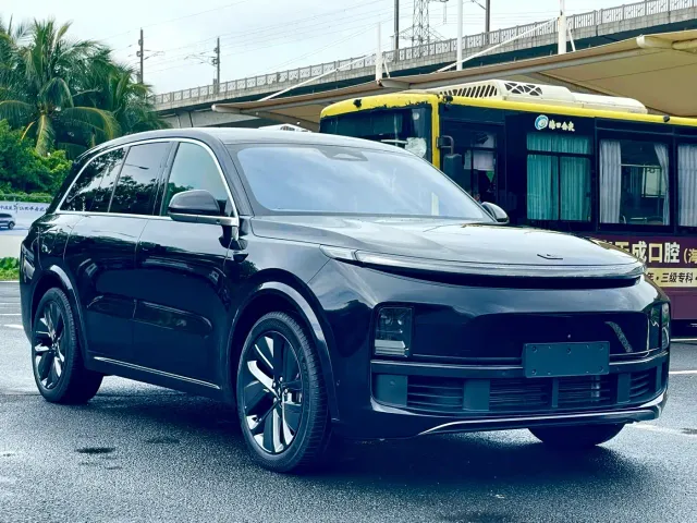 Li Auto L8 — Фото автомобиля 3