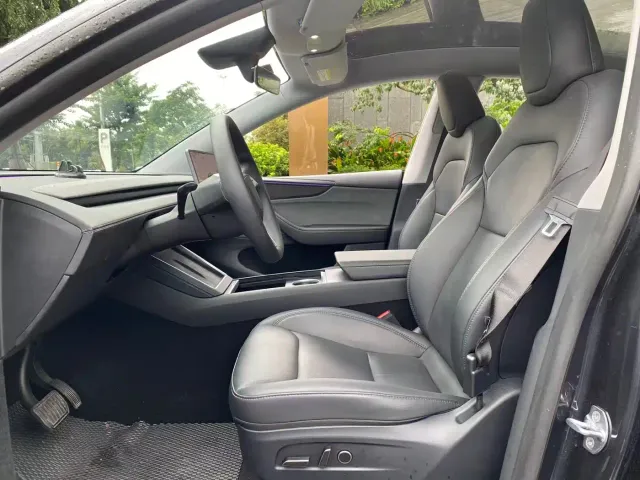 Tesla Model Y — Фото автомобиля 4