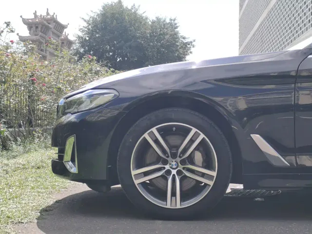 BMW 5 Series — Фото автомобиля 9