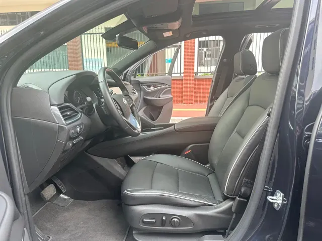 Buick Enclave — Фото автомобиля 8
