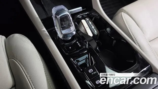 Volvo XC40 — Фото автомобиля 12