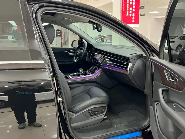 Audi Q7 — Фото автомобиля 10