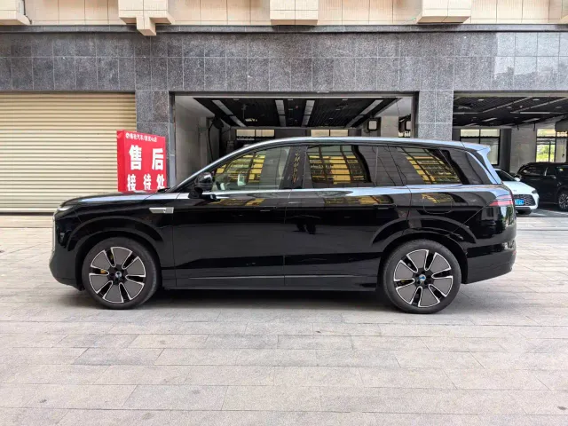 Denza N8L — Фото автомобиля 2