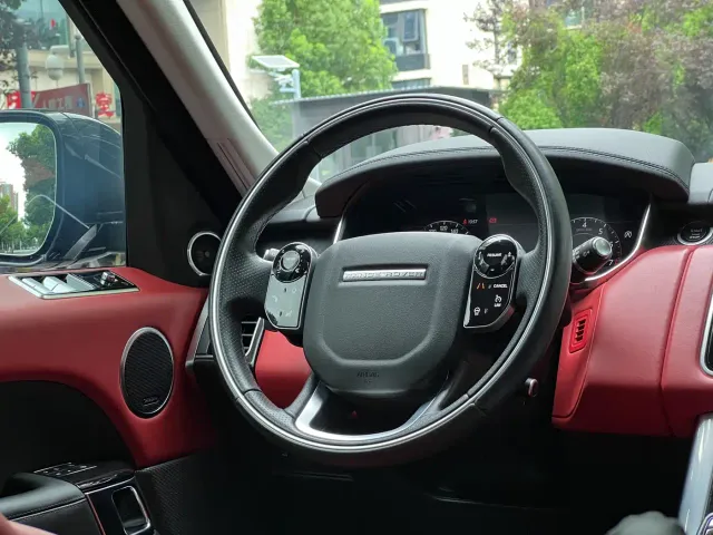 Land Rover Range Rover Sport 2022 3.0 L6 Gloss Black Edition — Фото автомобиля 15