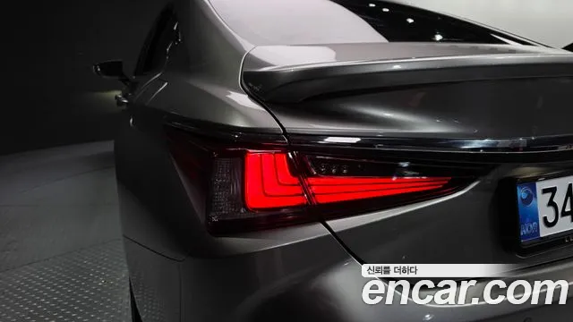 Lexus ES — Фото автомобиля 23