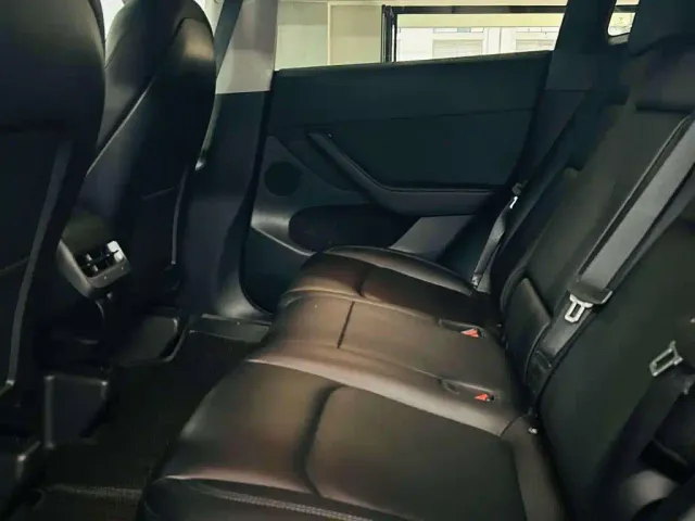 Tesla Model Y — Фото автомобиля 9