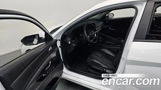 Hyundai AVANTE Avante (CN7) — Фото автомобиля 10