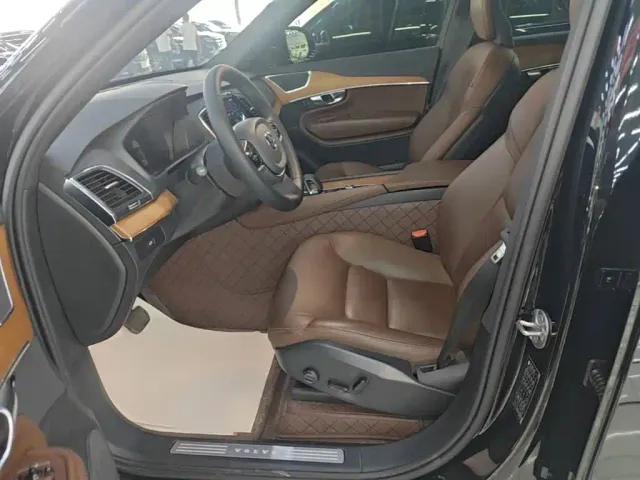 Volvo XC90 — Фото автомобиля 14