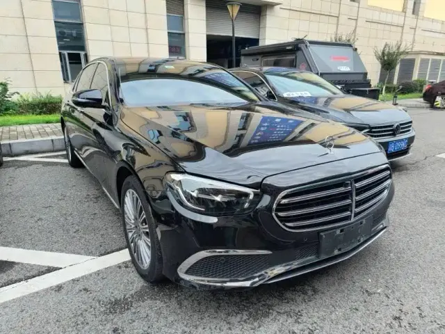 Mercedes-Benz E-Class — Фото автомобиля 3