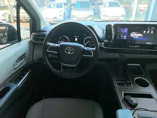 Toyota Granvia — Фото автомобиля 10