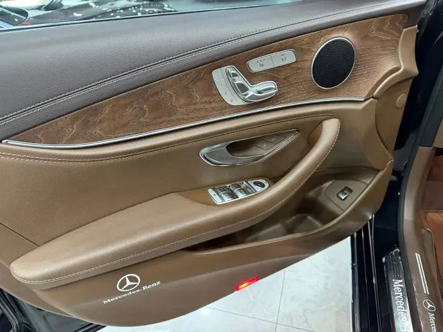 Mercedes-Benz E-Class — Фото автомобиля 10
