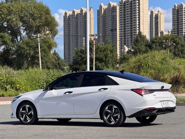 Hyundai Elantra — Фото автомобиля 6