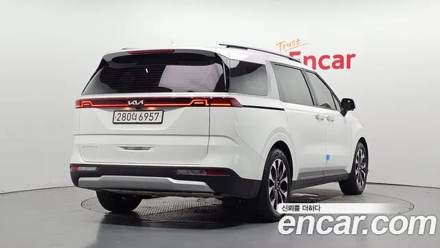 Kia Carnival Generation 4 — Фото автомобиля 2