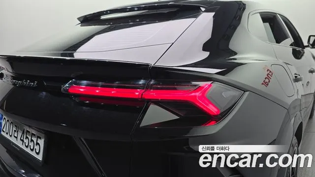 Lamborghini Urus — Фото автомобиля 8