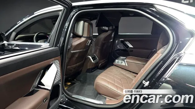 BMW i7 xDrive 60 Design Pure Excellence — Фото автомобиля 12