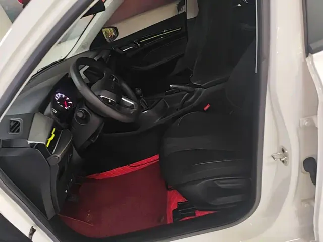 Roewe i5 — Фото автомобиля 14