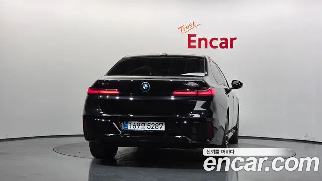 BMW 7 Series G70 — Фото автомобиля 4