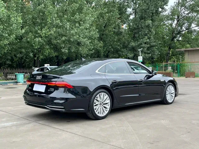 Audi A7L — Фото автомобиля 12