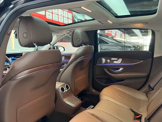 Mercedes-Benz E-Class — Фото автомобиля 11