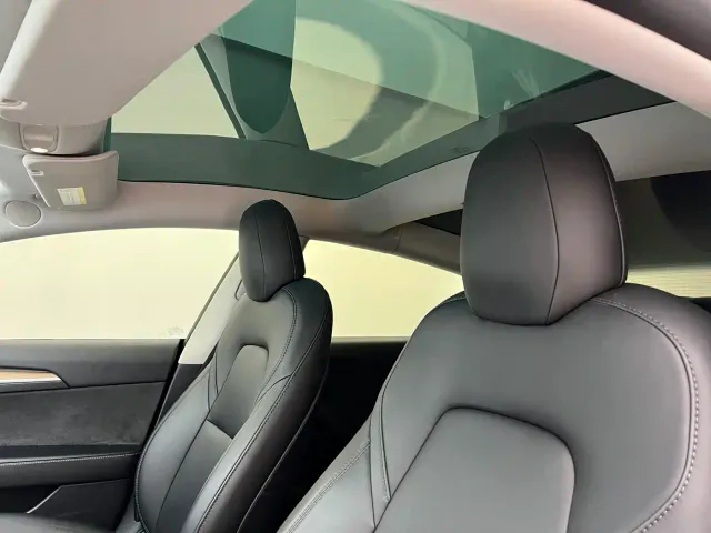 Tesla Model 3 — Фото автомобиля 18