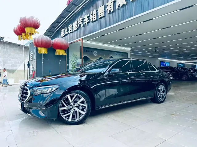 Фотография автомобиля — Mercedes-Benz E-Class