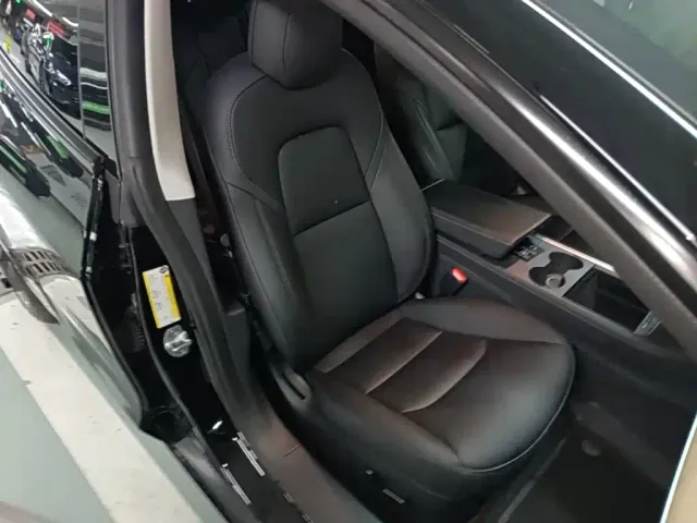 Tesla Model 3 — Фото автомобиля 24