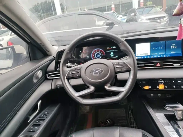 Hyundai Elantra — Фото автомобиля 10