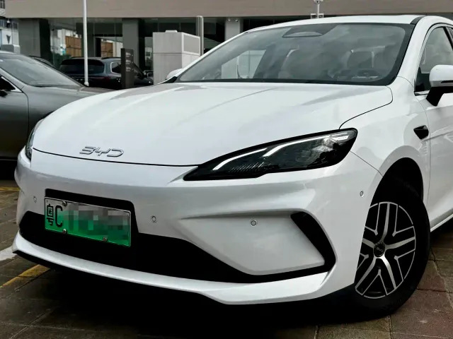 BYD Seal 05 DM-i — Фото автомобиля 3