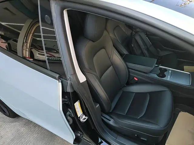 Tesla Model 3 — Фото автомобиля 24