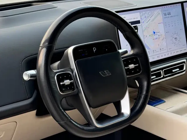 Li Auto L9 — Фото автомобиля 15