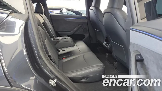 Tesla Model Y — Фото автомобиля 18