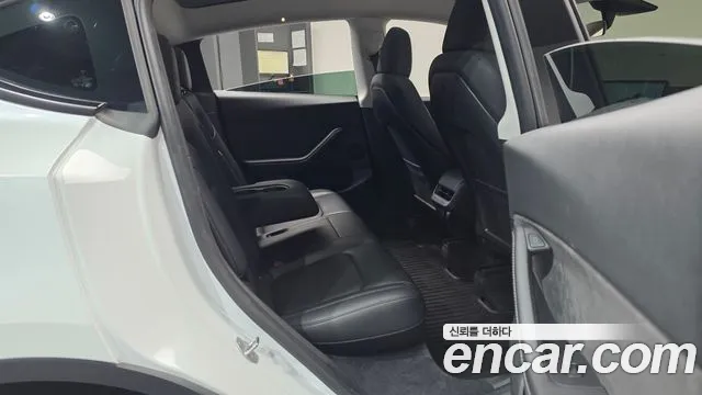 Tesla Model Y — Фото автомобиля 18
