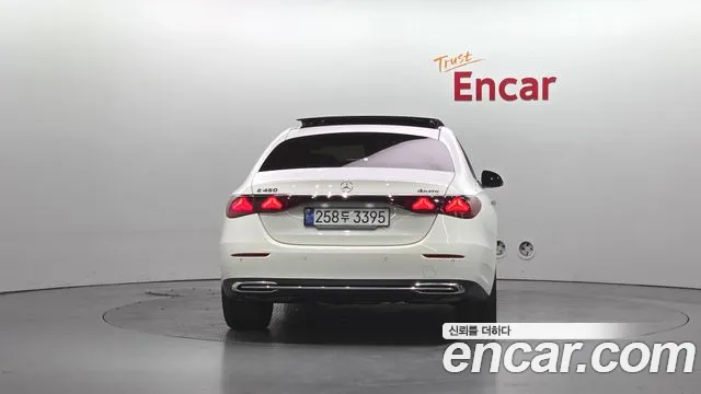 Mercedes-Benz E-Class — Фото автомобиля 4