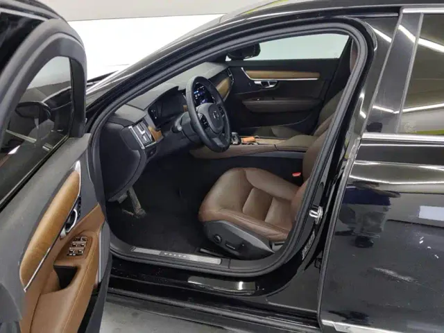 Volvo S90 — Фото автомобиля 9