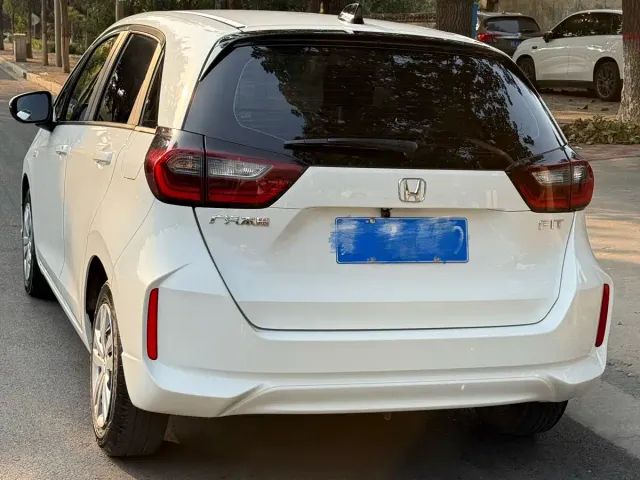Honda Fit — Фото автомобиля 5