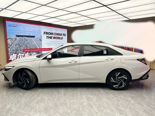 Hyundai Elantra — Фото автомобиля 8