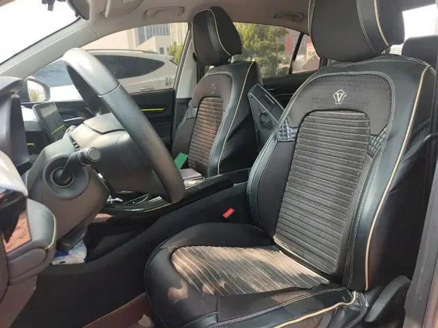 Roewe i5 — Фото автомобиля 16