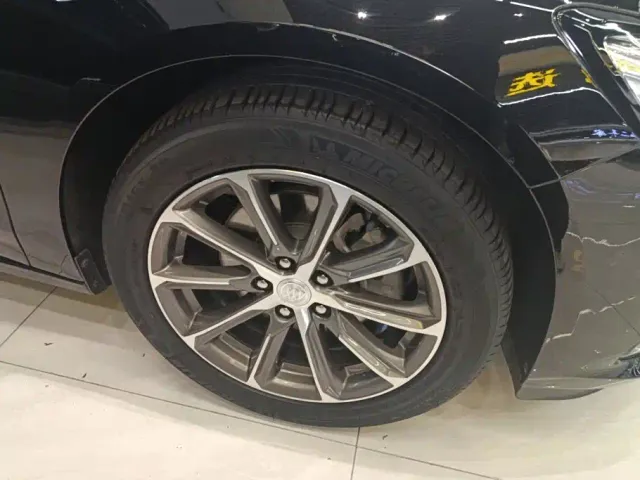 Buick LaCrosse — Фото автомобиля 6