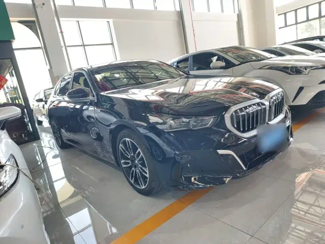 BMW 5 Series — Фото автомобиля 6