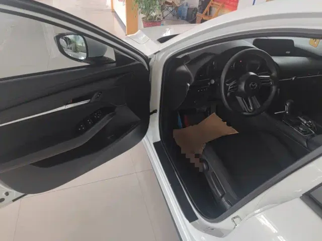 Mazda Axela — Фото автомобиля 11