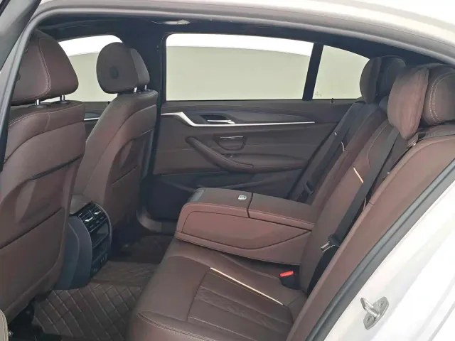 BMW 5 Series — Фото автомобиля 8