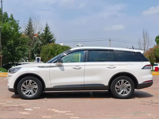 Lincoln Aviator — Фото автомобиля 8