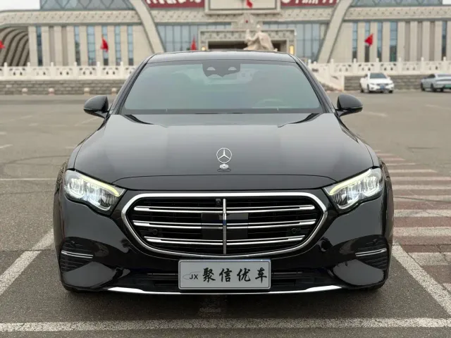 Mercedes-Benz E-Class — Фото автомобиля 2