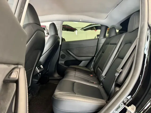 Tesla Model Y — Фото автомобиля 6