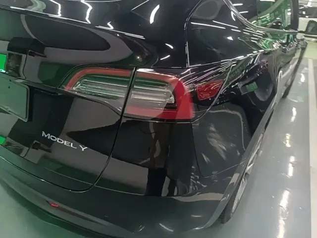 Tesla Model Y — Фото автомобиля 7