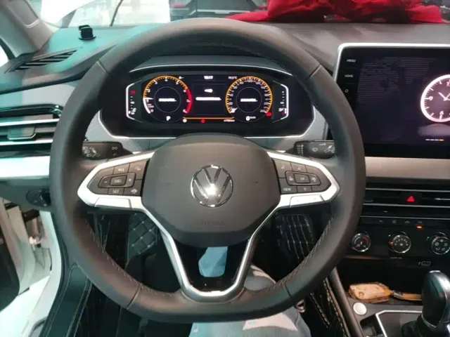Volkswagen Lavida — Фото автомобиля 10