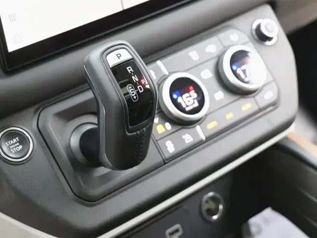 Land Rover Defender — Фото автомобиля 14