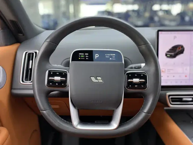Li Auto L8 — Фото автомобиля 15