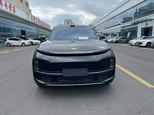 Li Auto L9 — Фото автомобиля 2