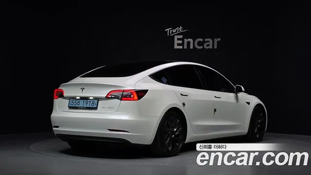 Tesla Model 3 — Фото автомобиля 2